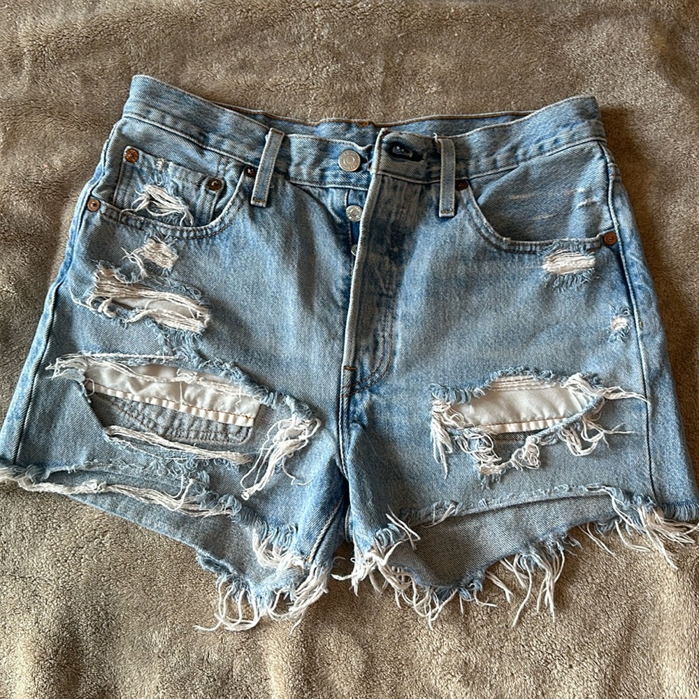 Levi’s women’s vintage distressed denim shorts - size 27